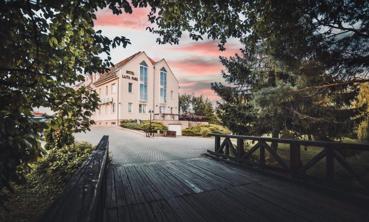 Hotel Lajta Park Mosonmagyaróvár Buitenkant foto