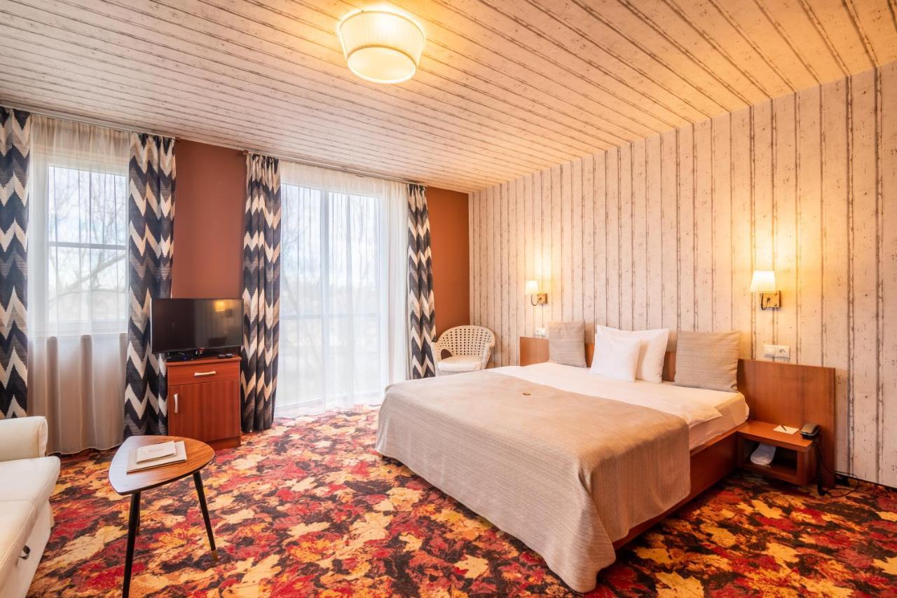 Hotel Lajta Park Mosonmagyaróvár Buitenkant foto