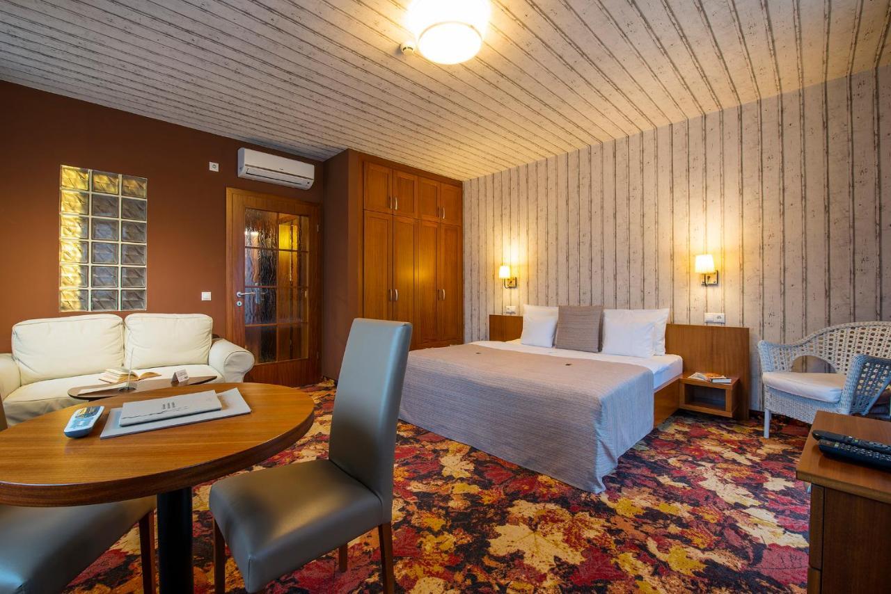 Hotel Lajta Park Mosonmagyaróvár Buitenkant foto