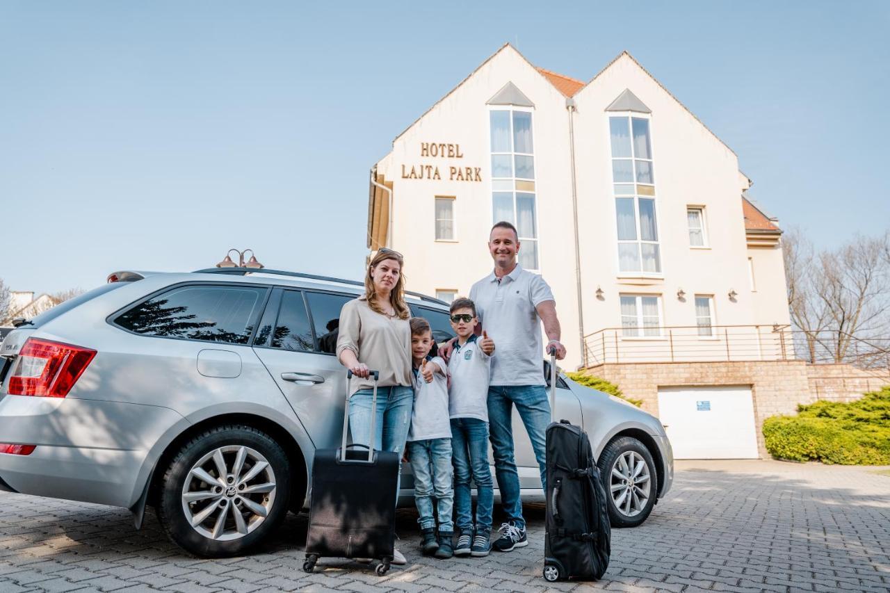 Hotel Lajta Park Mosonmagyaróvár Buitenkant foto