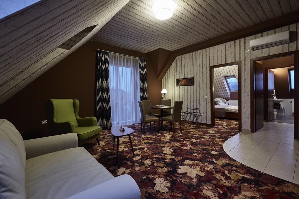Hotel Lajta Park Mosonmagyaróvár Buitenkant foto