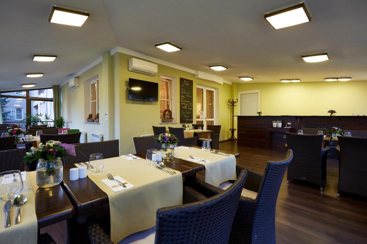 Hotel Lajta Park Mosonmagyaróvár Buitenkant foto