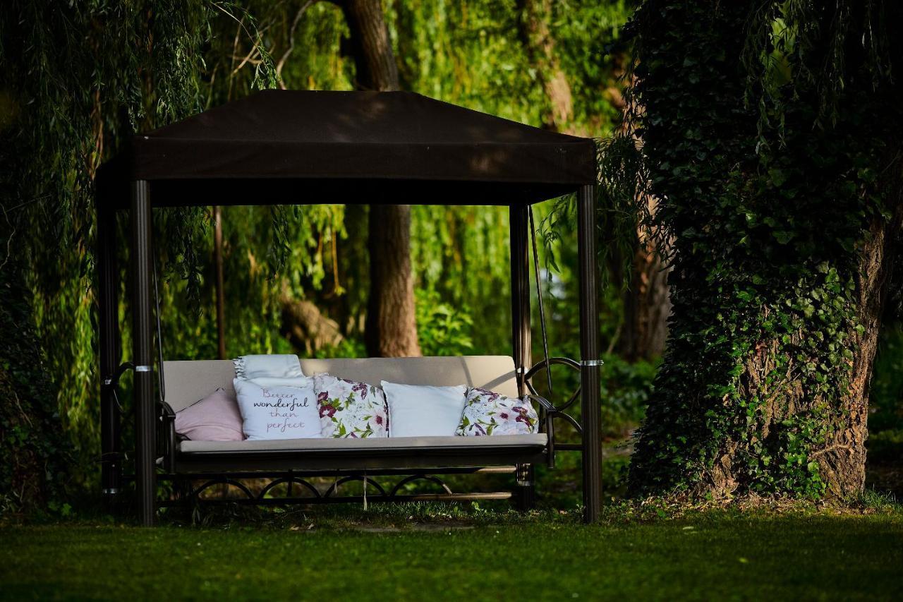 Hotel Lajta Park Mosonmagyaróvár Buitenkant foto